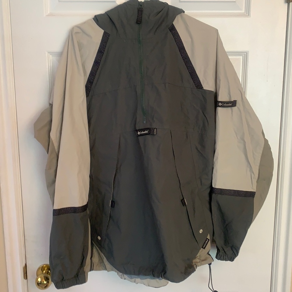 Columbia half zip pullover rain resistant windbreaker.